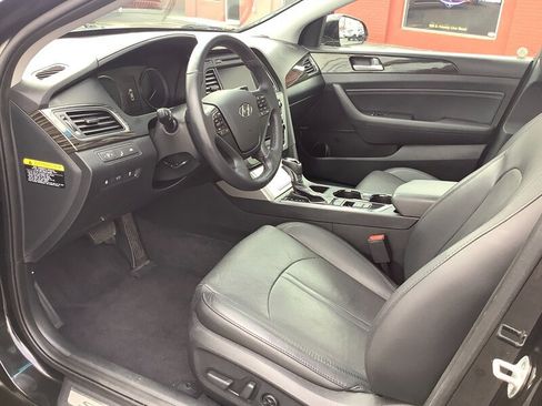 Used 2016 Hyundai Sonata Limited w/ Option Group 04 FWD image 9