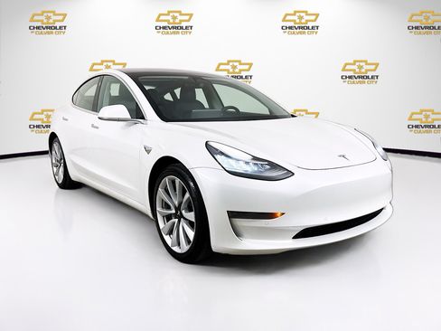 Used 2020 Tesla Model 3 Standard Range Plus RWD image 1