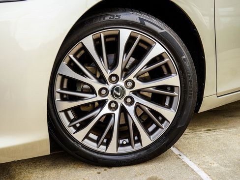 Used 2019 Lexus ES 350 w/ Premium Package image 3