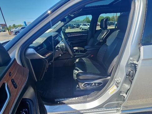 Used 2023 Jeep Grand Cherokee Summit w/ Adv Protech Group IV AWD/4WD image 25