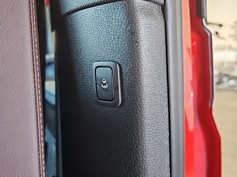 Used 2025 Volkswagen ID. Buzz Pro S Plus image 17