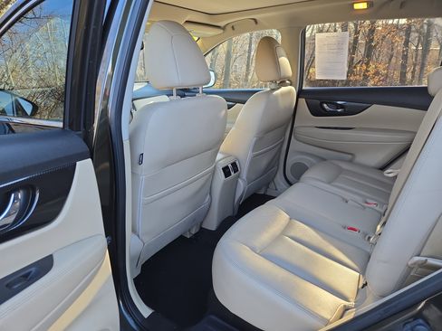 Used 2017 Nissan Rogue SL w/ SL Premium Package image 26