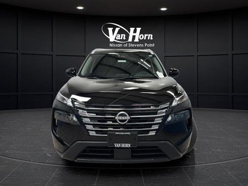 Used 2024 Nissan Rogue SV w/ SV Premium Package AWD/4WD image 2