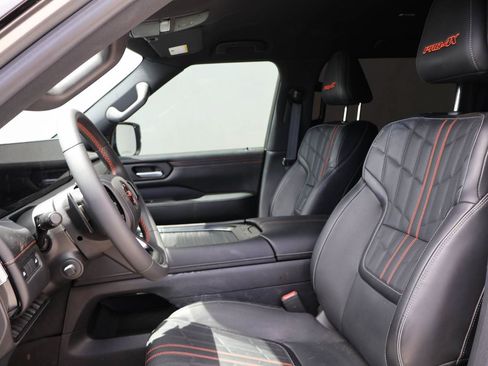 Used 2025 Nissan Armada PRO-4X AWD/4WD image 9