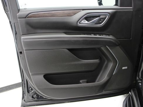 Used 2021 Chevrolet Suburban LT image 16