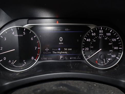 Used 2024 Nissan Sentra SV w/ Trunk Package image 9