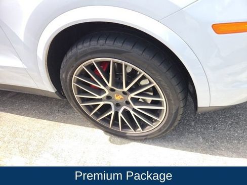 Used 2021 Porsche Cayenne Coupe AWD/4WD image 3