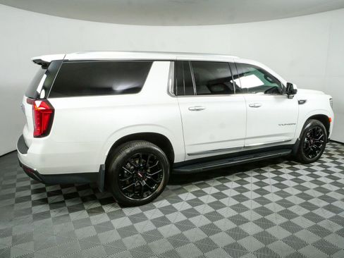 Used 2023 GMC Yukon XL SLT AWD/4WD image 2