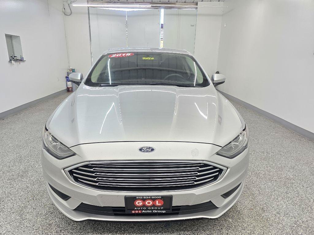 Used 2018 Ford Fusion SE FWD image 2