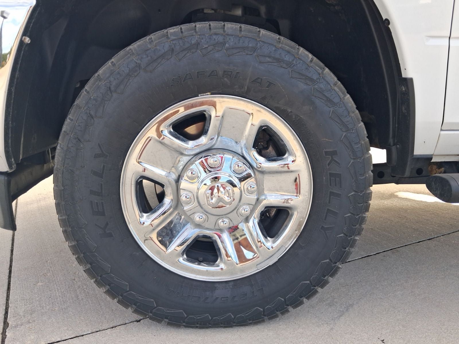 Used 2024 RAM 2500 Tradesman w/ Chrome Appearance Group AWD/4WD image 10
