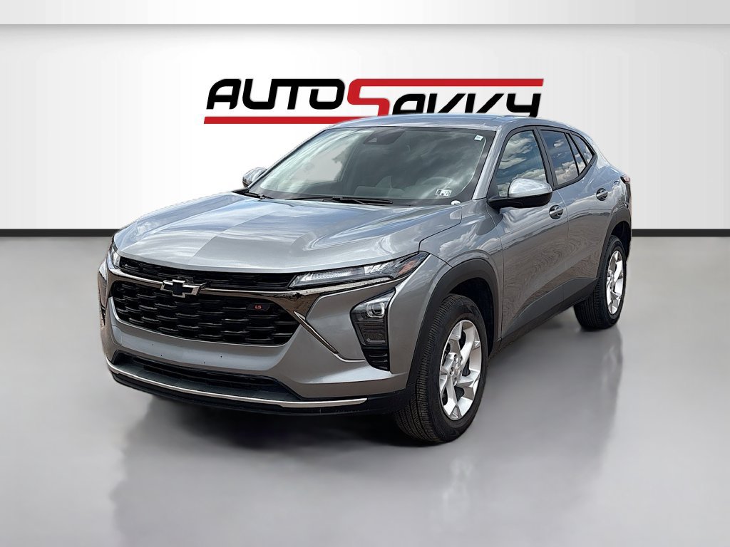 Used 2026 Chevrolet Trax LS w/ LS Convenience Package FWD image 3