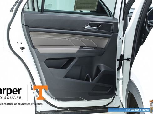 Used 2023 Volkswagen Atlas Cross Sport SE w/ Panoramic Sunroof Package image 17