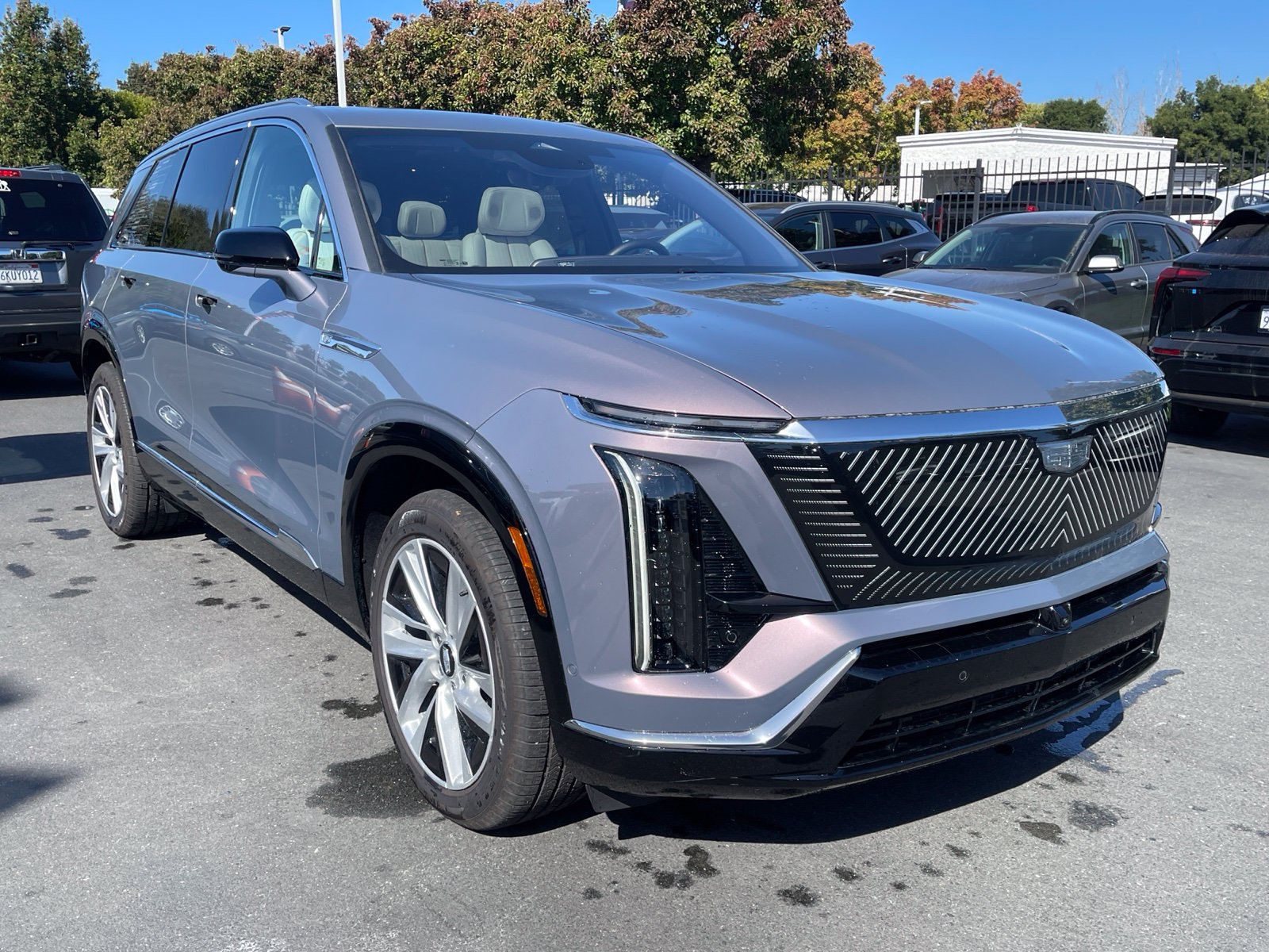 Certified 2026 Cadillac Vistiq Luxury AWD/4WD image 1