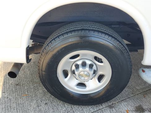 Used 2024 Chevrolet Express 2500 w/ Driver Convenience Package image 7