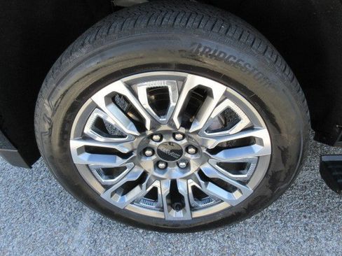 Used 2023 GMC Yukon XL Denali Ultimate AWD/4WD image 12