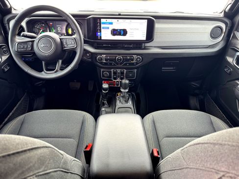 Used 2024 Jeep Wrangler Unlimited image 20