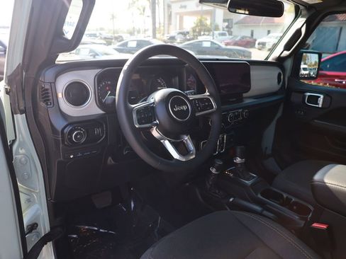 Used 2024 Jeep Wrangler Unlimited Sahara w/ Safety Group AWD/4WD image 17