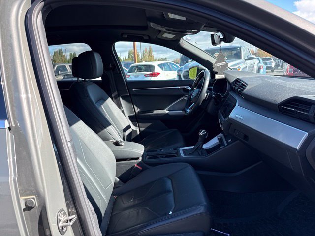 Used 2021 Audi Q3 2.0T Premium w/ Convenience Package AWD/4WD image 9