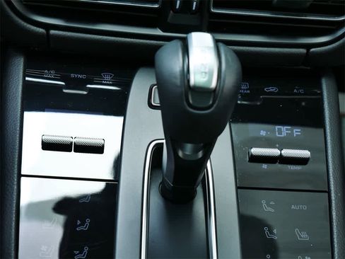 Used 2023 Porsche Macan Turbo image 25