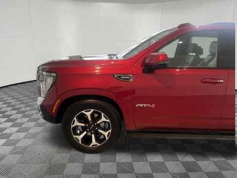 Used 2025 GMC Yukon XL AT4 w/ AT4 Premium Plus Package AWD/4WD image 5