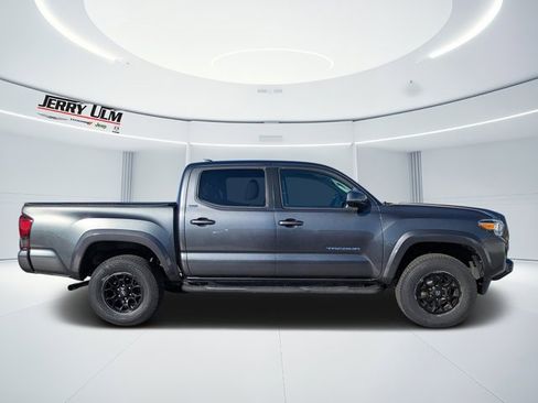 Used 2022 Toyota Tacoma SR5 image 2