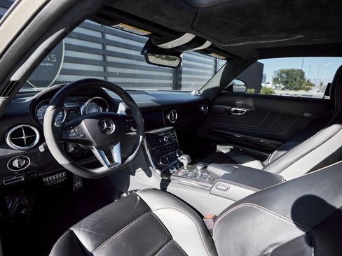 Used 2012 Mercedes-Benz SLS AMG Coupe image 6