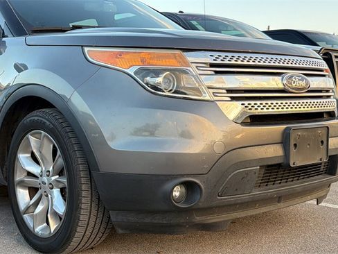 Used 2014 Ford Explorer XLT w/ Equipment Group 201A image 12