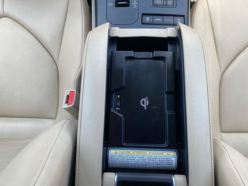 Used 2020 Toyota Highlander XLE FWD image 29