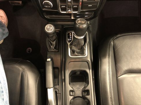 Used 2020 Jeep Wrangler Unlimited Sahara image 18