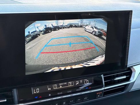 Used 2025 Toyota Sienna XLE image 16