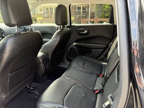 Used 2018 Jeep Compass Limited w/ Navigation Group AWD/4WD image 3