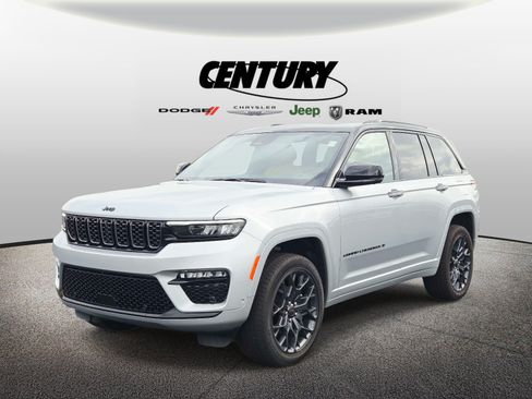 Used 2025 Jeep Grand Cherokee Summit AWD/4WD image 8