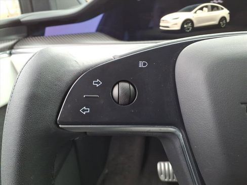 Used 2022 Tesla Model X Plaid image 23