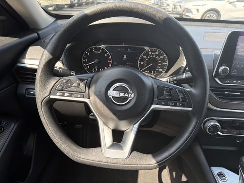 Used 2024 Nissan Altima 2.5 SV FWD image 18