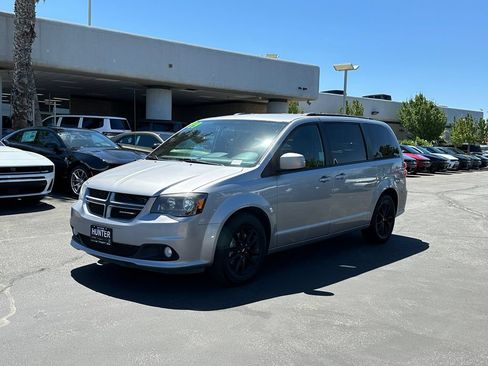 Used 2019 Dodge Grand Caravan GT FWD image 2
