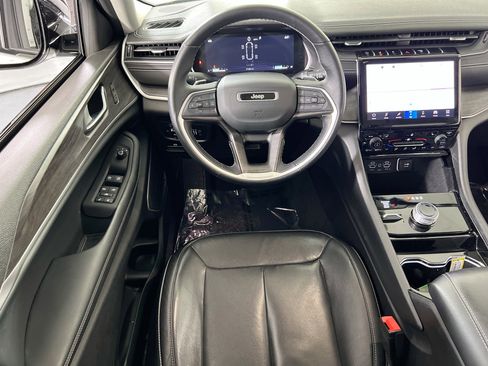 Used 2022 Jeep Grand Cherokee Limited image 23