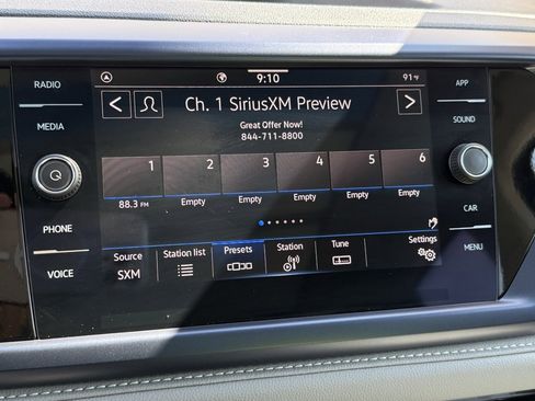 Certified 2024 Volkswagen Taos SE image 11