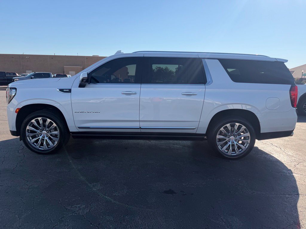 Used 2023 GMC Yukon XL Denali w/ Denali Reserve Package AWD/4WD image 12