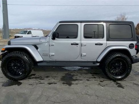 Used 2020 Jeep Wrangler Unlimited Sahara image 5
