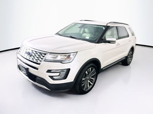 Used 2017 Ford Explorer Platinum image 3