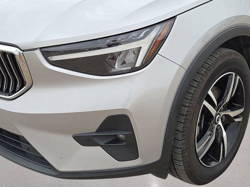Used 2023 Volvo XC40 B5 Plus AWD/4WD image 10