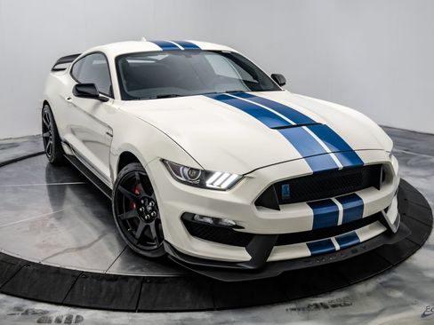 Used 2020 Ford Mustang Shelby GT350R w/ GT350R Equipment Group 920A RWD image 30