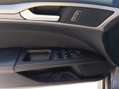 Used 2018 Ford Fusion SE w/ Fusion SE Technology Package FWD image 24