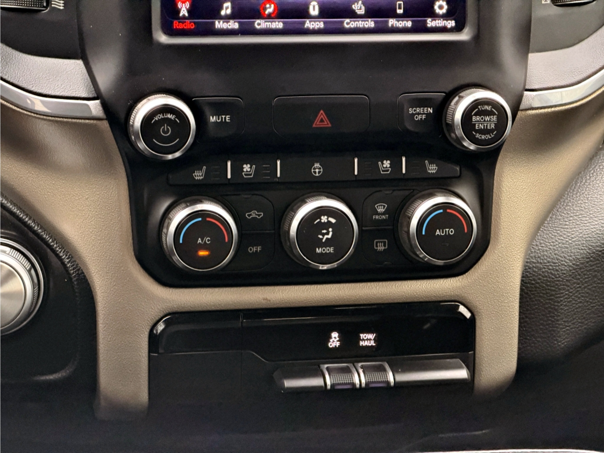 Used 2020 RAM 1500 Laramie AWD/4WD image 9