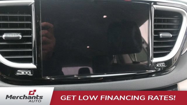 Used 2024 Chrysler Pacifica Touring-L FWD image 17