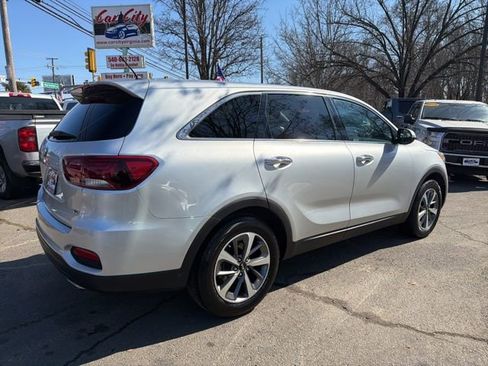 Used 2020 Kia Sorento LX image 5