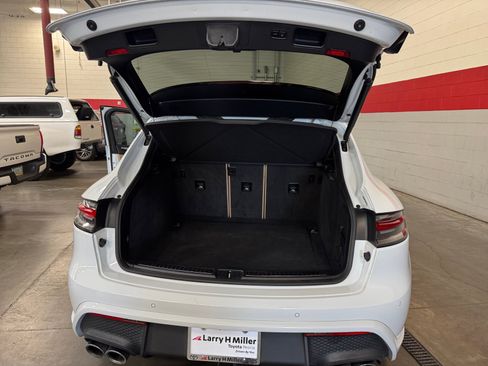 Used 2023 Porsche Macan Turbo AWD/4WD image 34