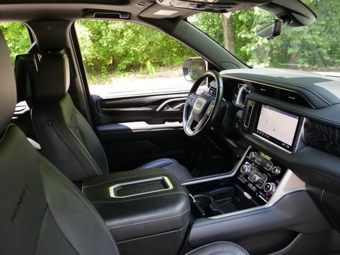 Used 2021 GMC Yukon XL Denali w/ Denali Ultimate Package AWD/4WD image 45