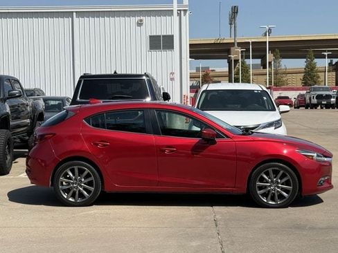 Used 2018 MAZDA MAZDA3 Grand Touring w/ Premium Equipment Package FWD image 3