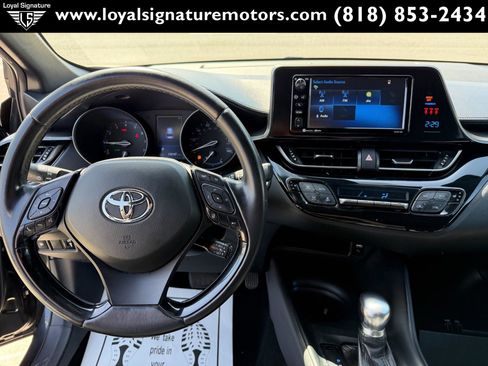 Used 2018 Toyota C-HR XLE FWD image 21